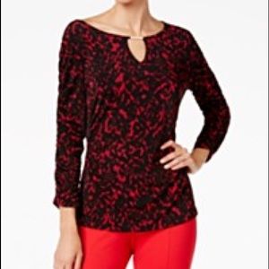 Sold @ consignment - Pretty top 😍